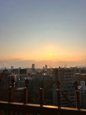 夕陽に染まる街並み