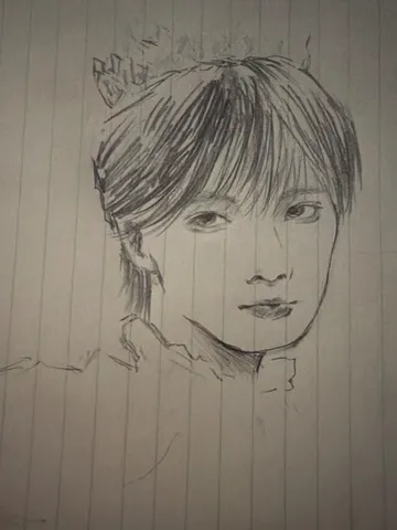 鉛筆の線が描く、儚げな表情