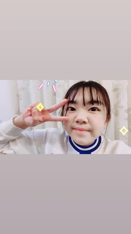 ピースサインにキラキラ！