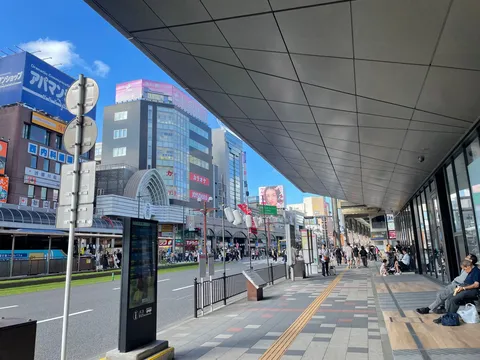 活気ある都会の午後