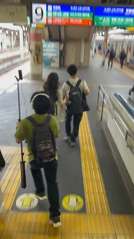 旅路の始まり、駅の風景