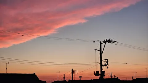 茜空と電線の織りなす風景