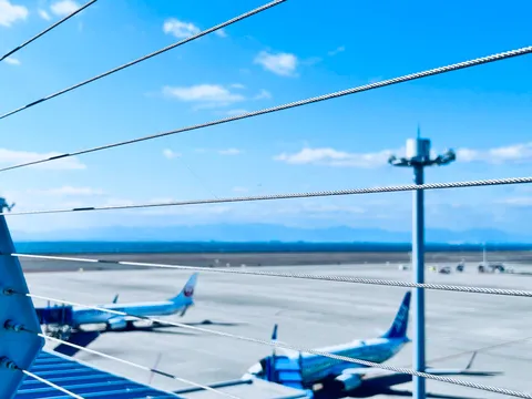 滑走路と空の境界線