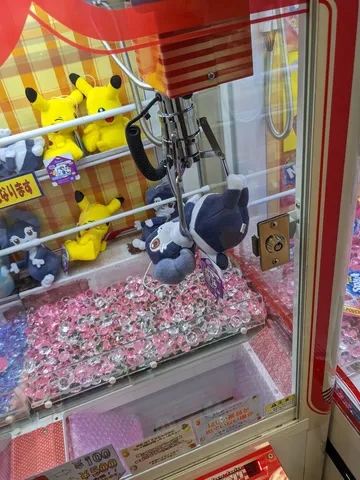 光る景品とぬいぐるみの眺め