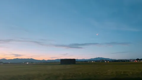 黄昏時の農村風景