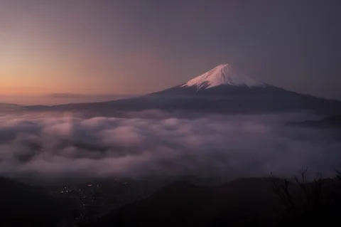 雲海に浮かぶ富士山