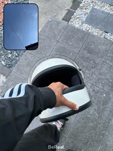 青空とヘルメットの余韻