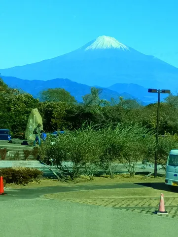 雪化粧の富士、日々の営み