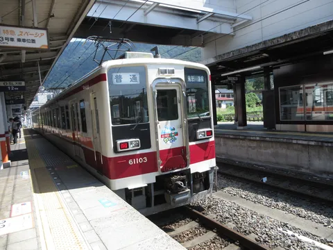 駅プラットフォームの列車ショー