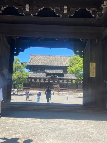歴史的建造物と青空のコントラスト