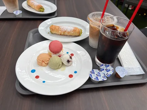 カラフルデザートと一息