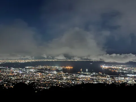 夜景と雲の囁き