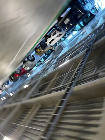 車たちの迷走空間