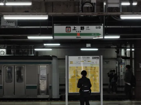 上野駅ホームの息遣い