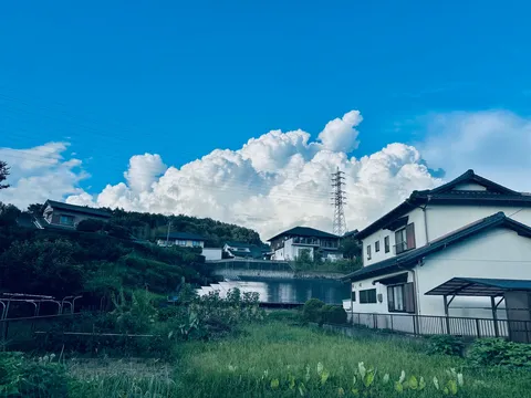夏の積乱雲と里山の暮らし