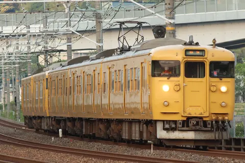 レールを走る懐かしの電車