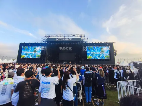 巨大ステージと熱気の空