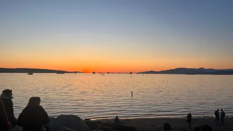 夕暮れの海と静かな時間