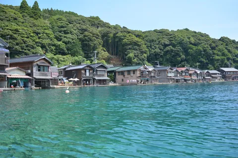 水辺の町、ノスタルジー漂う風景