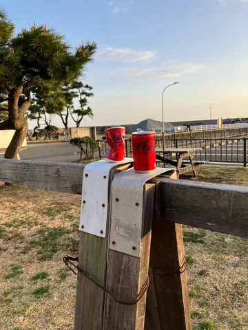 夕暮れと缶の静かな対話