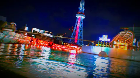 夜景と水面の揺らぎ