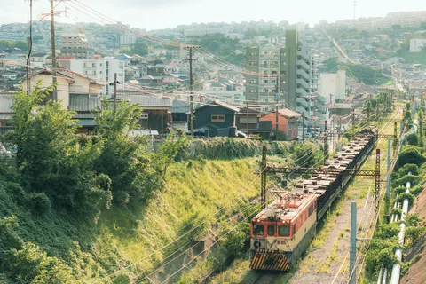 緑と鉄道のノスタルジックな風景