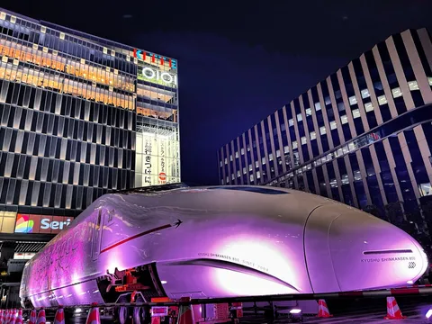 夜に舞い降りた紫光の未来