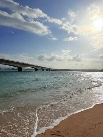 光と海が織りなす橋の絶景