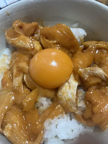 とろり卵とカレーの白米丼