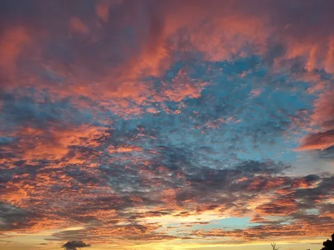 夕焼け空のささやき