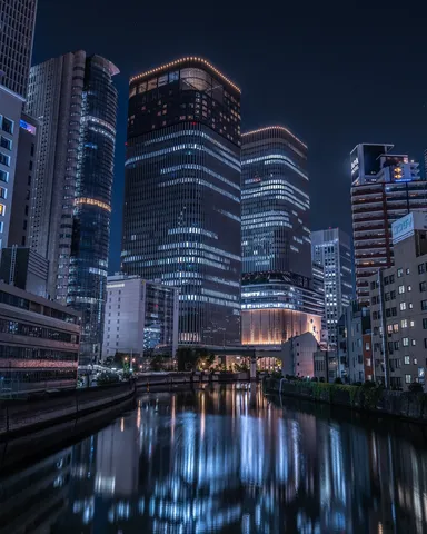 運河にほどける夜景