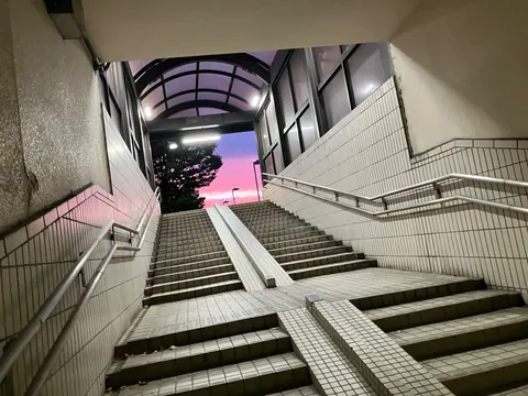 空へと続く階段