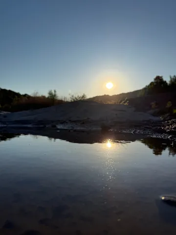 水面に映る夕陽の輝き