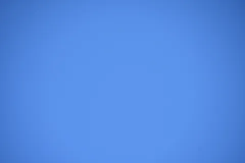 どこまでも青い、飽和した空