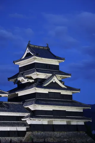 青い宵の天守閣
