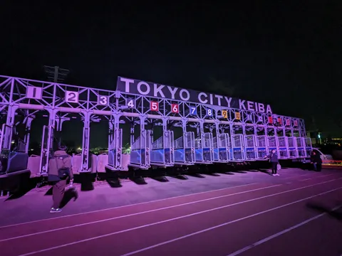 夜のゲート、未来へのカウントダウン