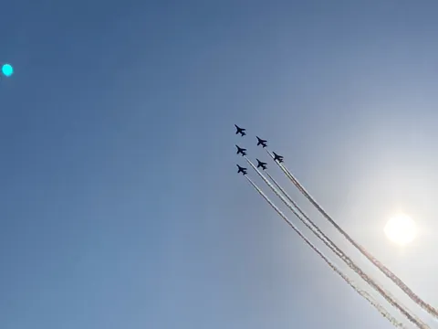 空を裂く蒼き翼
