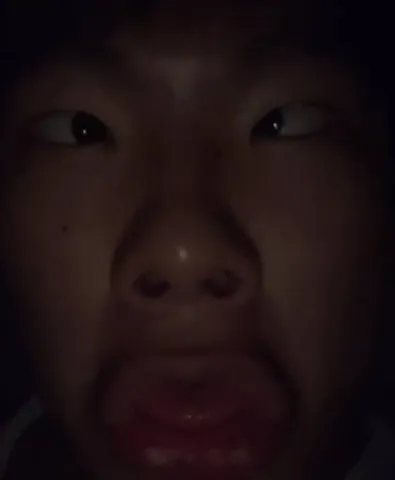 闇夜の口元とお目々