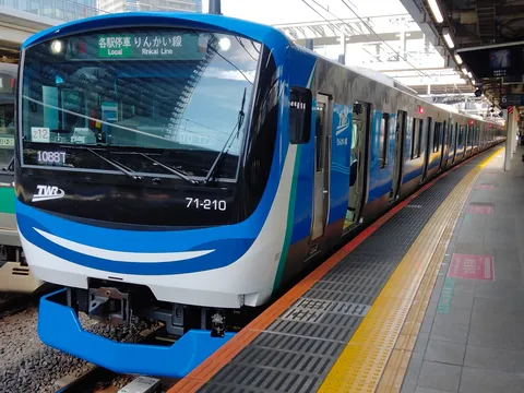 停車駅の青い流線