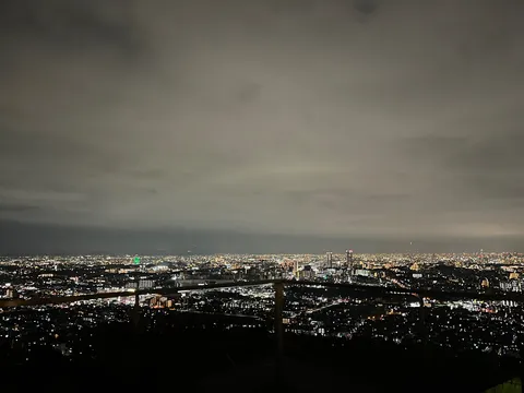 夜景を見下ろす静かな鼓動