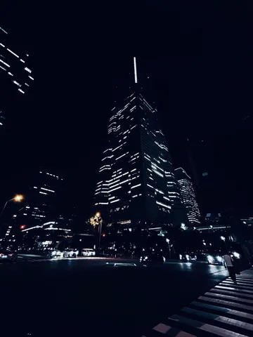 摩天楼の光、夜景の交差点