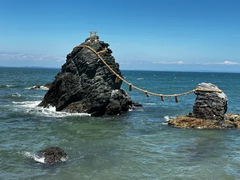 海に立つ、神聖な絆