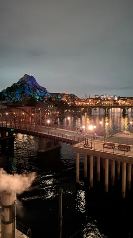 夜景を支える蒸気の街