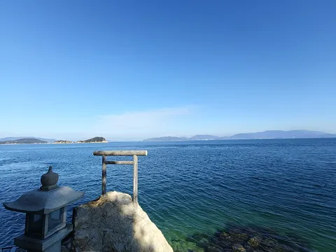水面に映る静寂の空