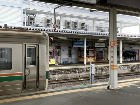 駅ホームの意外な光景