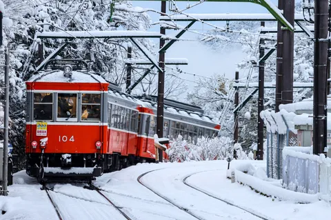 雪の登山電車