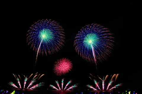 夜空に開く万華鏡
