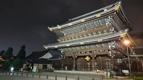 夜の帳、歴史の灯り