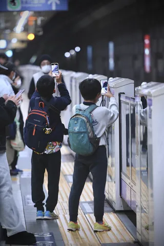 ホームのちいさな撮影者たち