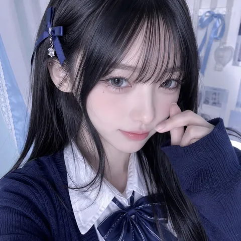 憂いを秘めた、淡いブルーの世界